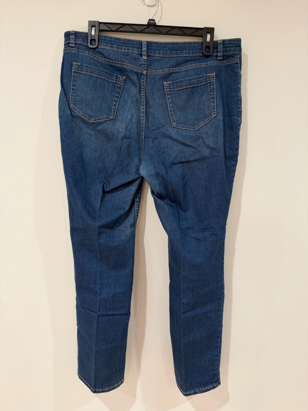 croft & barrow Women's Straight Leg Jeans in Dark Blue - Picture 2 of 4